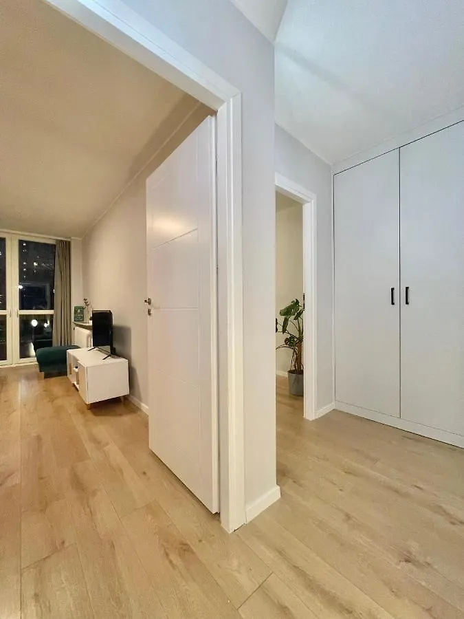 Apartament przy Atrium, stacja metra Rondo ONZ Warszawa 0*,