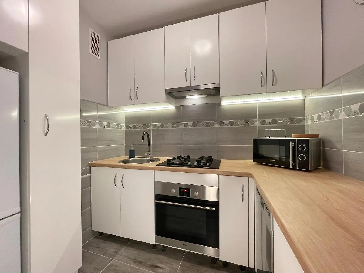 Apartament przy Atrium, stacja metra Rondo ONZ Warszawa 0*,  Polska